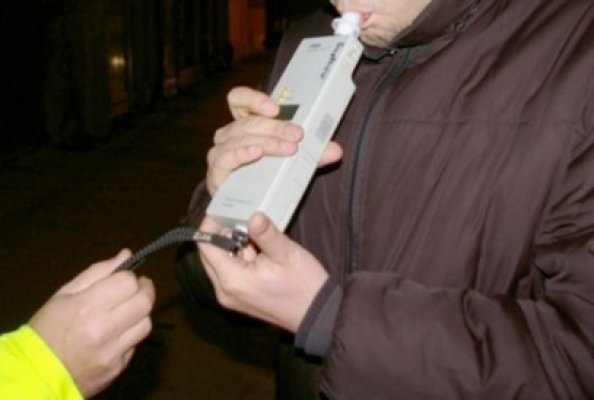 Pericol: prins băut la volan şi fără permis de conducere
